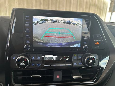 Used 2020 Toyota Highlander XLE FWD image 26