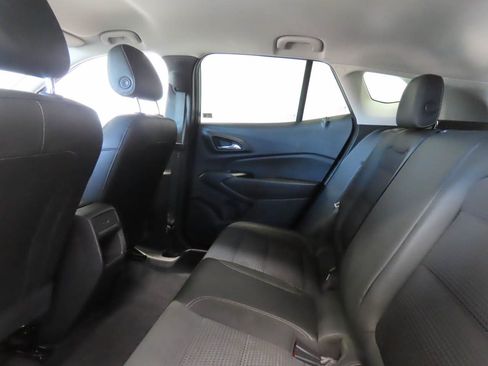 Used 2025 Chevrolet Trax LT FWD image 16