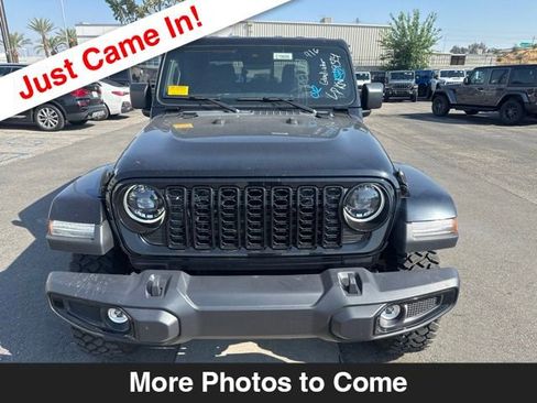 Used 2024 Jeep Gladiator Sport AWD/4WD image 9