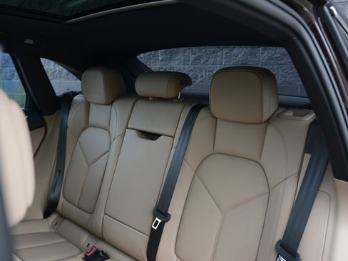 Certified 2026 Porsche Macan AWD/4WD image 31