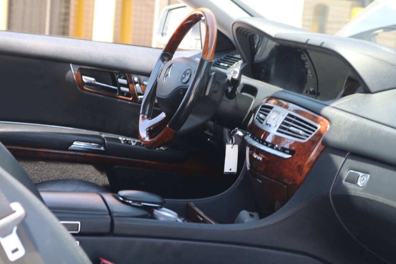 Used 2010 Mercedes-Benz CL 550 4MATIC image 28