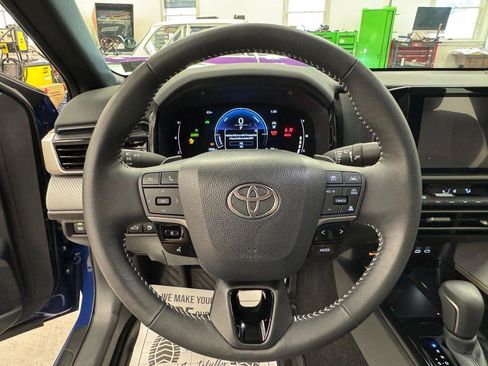 Used 2026 Toyota Camry SE w/ Convenience Package image 5