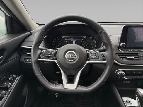 Used 2021 Nissan Altima 2.5 SV w/ SV Premium Package image 12