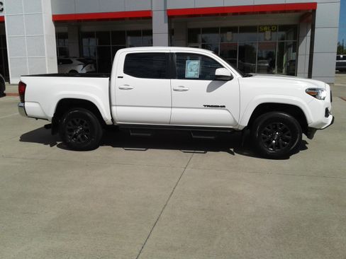 Used 2022 Toyota Tacoma SR5 image 8