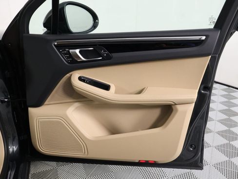 Certified 2026 Porsche Macan AWD/4WD image 23