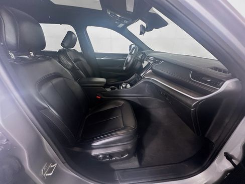 Used 2024 Jeep Grand Cherokee L Limited w/ Luxury Tech Group II image 35