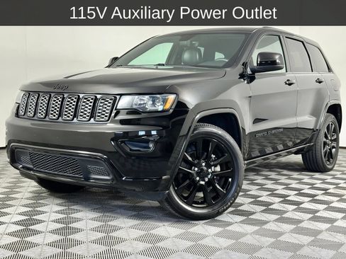 Used 2018 Jeep Grand Cherokee Altitude RWD image 29