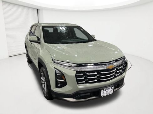Used 2026 Chevrolet Equinox LT AWD/4WD image 2