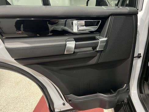 Used 2016 Land Rover LR4 HSE image 24
