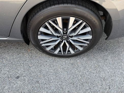 Used 2025 Nissan Altima 2.5 SV FWD image 36