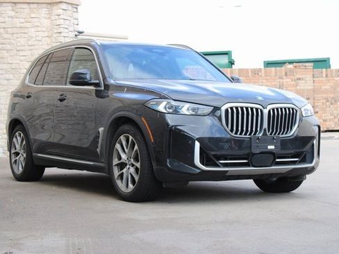 Used 2025 BMW X5 xDrive50e image 2