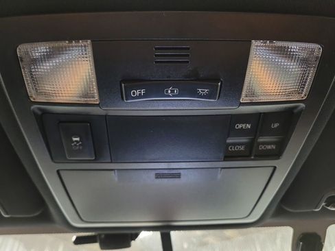 Used 2016 Toyota Tacoma Limited w/ Towing Package image 21