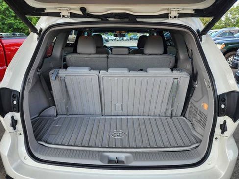 Used 2014 Toyota Highlander XLE AWD/4WD image 15