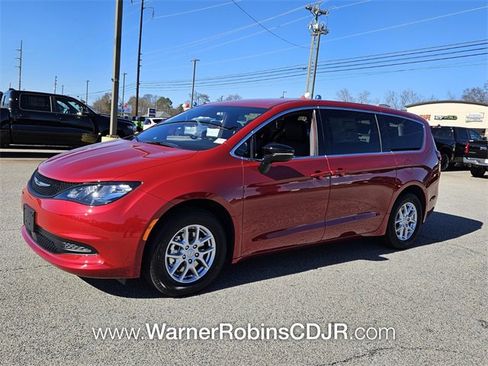 New 2026 Chrysler Voyager LX image 3