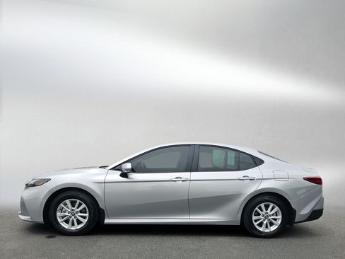 Used 2026 Toyota Camry LE w/ Preferred Package 2 (TMS) FWD image 2