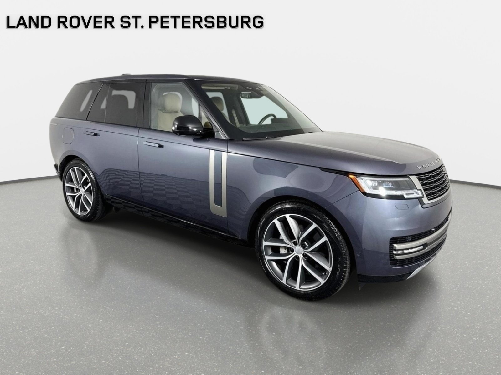 Used 2024 Land Rover Range Rover SE AWD/4WD image 3
