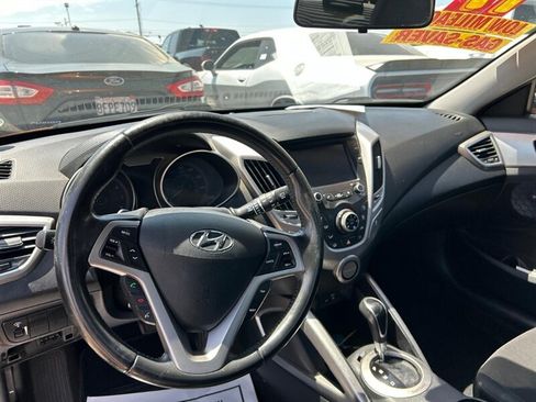 Used 2017 Hyundai Veloster FWD image 19