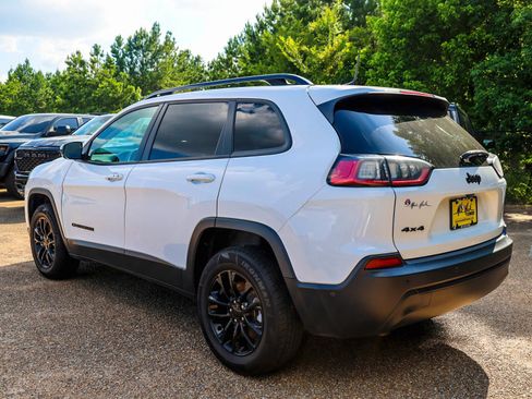 Used 2023 Jeep Cherokee Altitude Lux AWD/4WD image 4