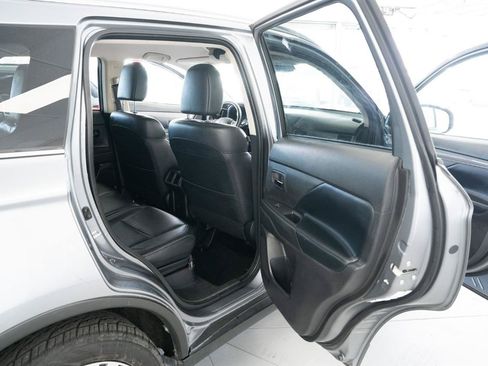 Used 2020 Mitsubishi Outlander SEL AWD/4WD image 26