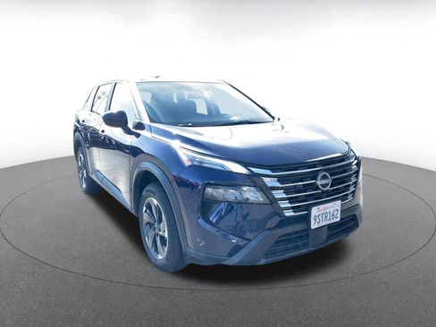 Used 2025 Nissan Rogue SV image 1