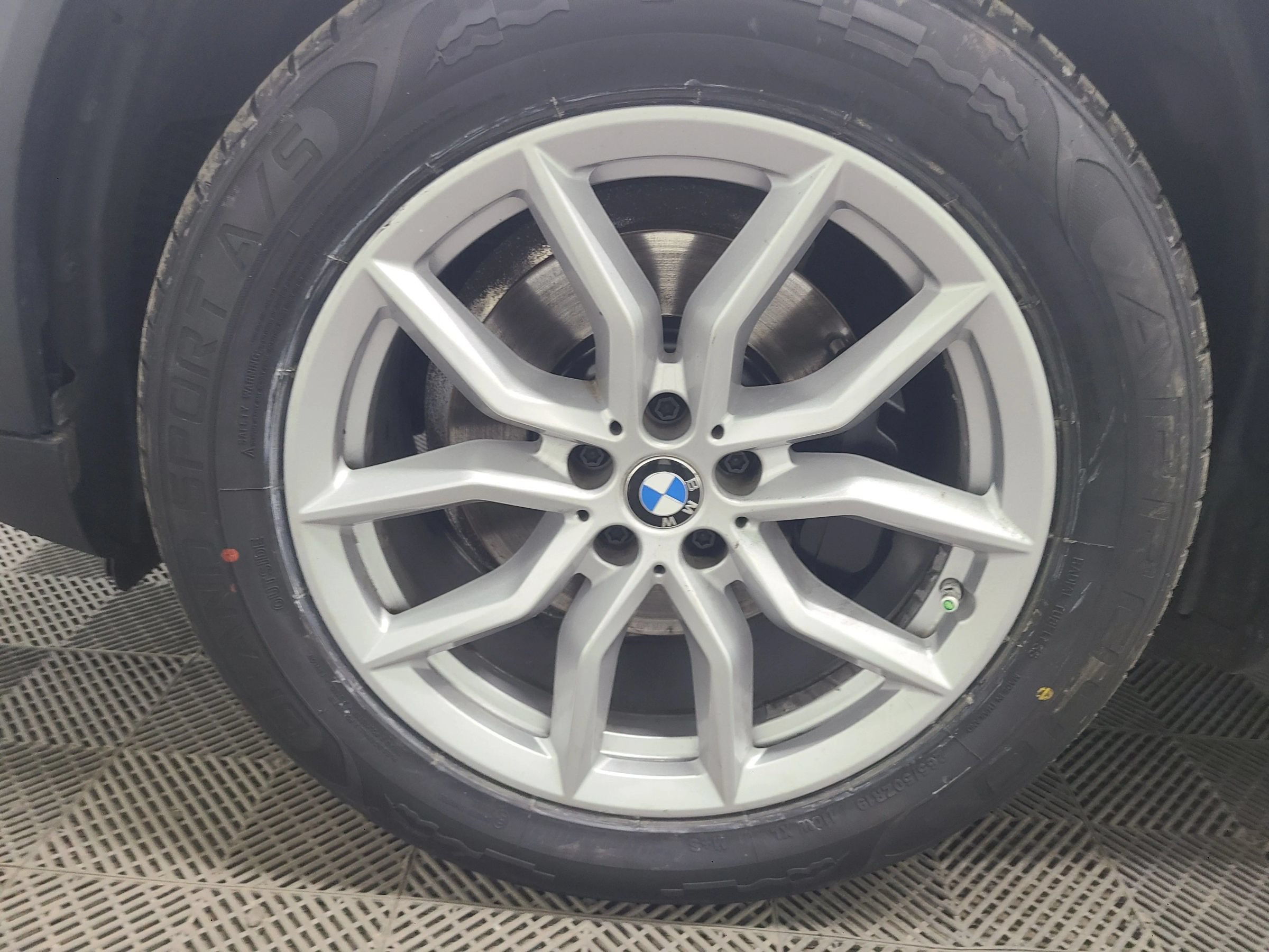 Used 2019 BMW X5 xDrive40i w/ Parking Assistance Package AWD/4WD image 18