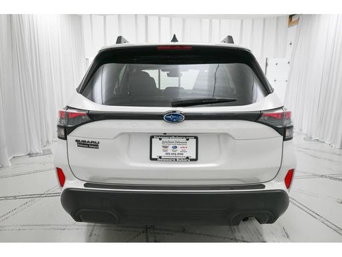 Used 2025 Subaru Forester Premium image 6