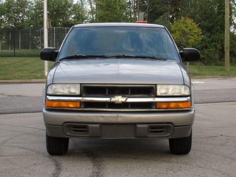 Used 2001 Chevrolet S10 Pickup LS w/ Preferred Equipment Group image 5