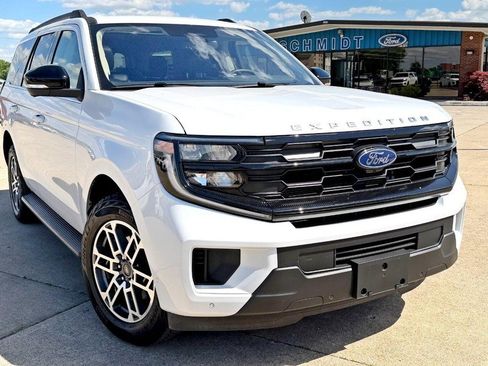 Used 2025 Ford Expedition Active AWD/4WD image 9