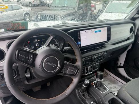 Used 2024 Jeep Wrangler Unlimited w/ Convenience Group AWD/4WD image 4