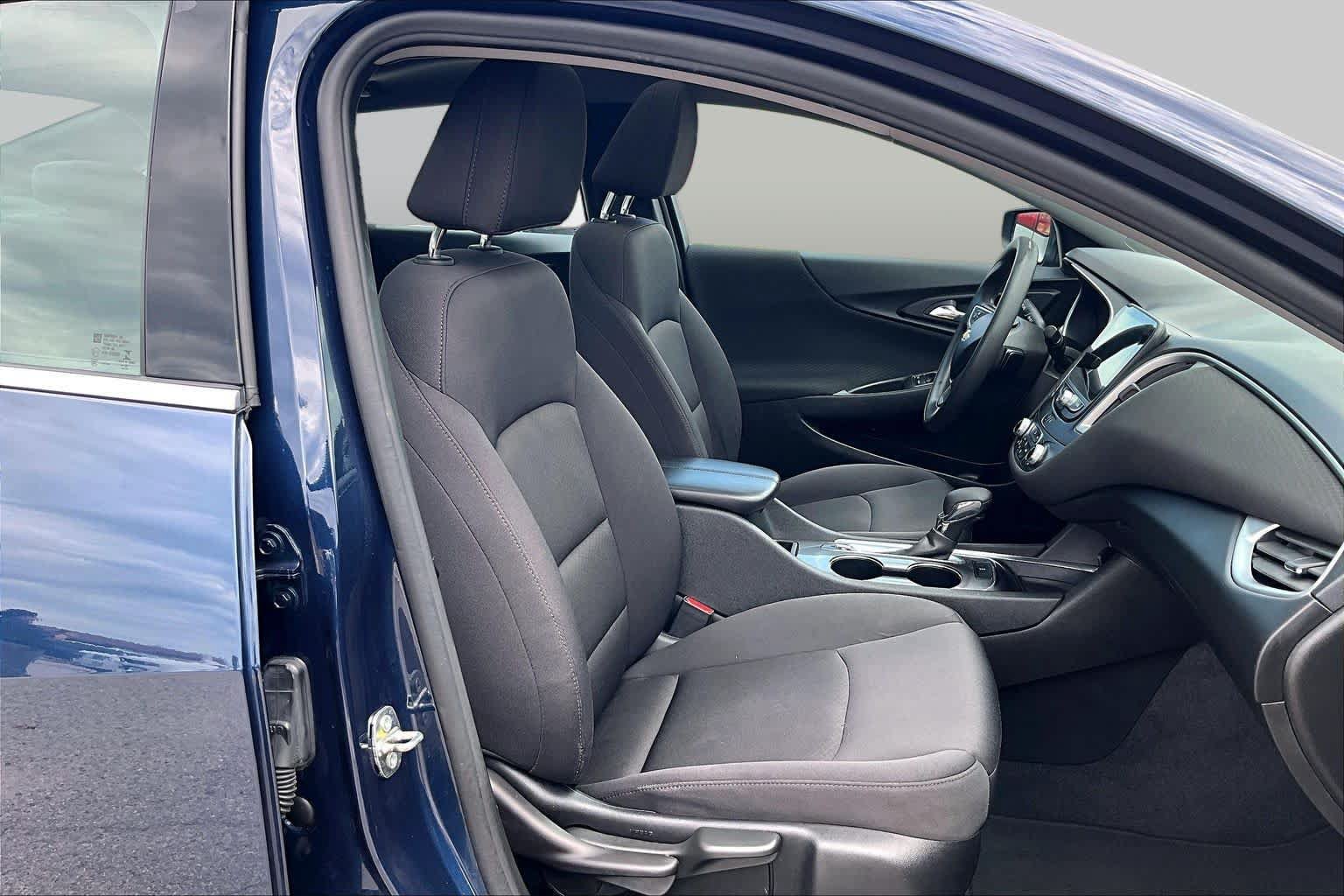 Used 2022 Chevrolet Malibu LT FWD image 9