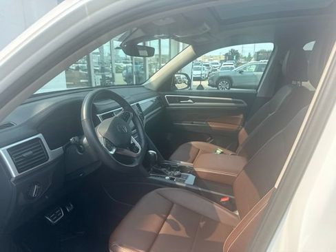 Used 2023 Volkswagen Atlas SEL R-Line AWD/4WD image 11