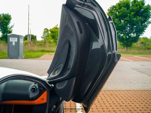 Used 2017 McLaren 570S Coupe RWD image 21