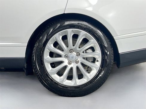 Used 2021 Land Rover Range Rover image 32