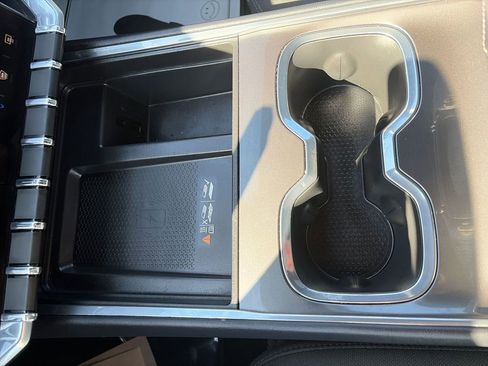 Used 2025 GMC Acadia Elevation image 20