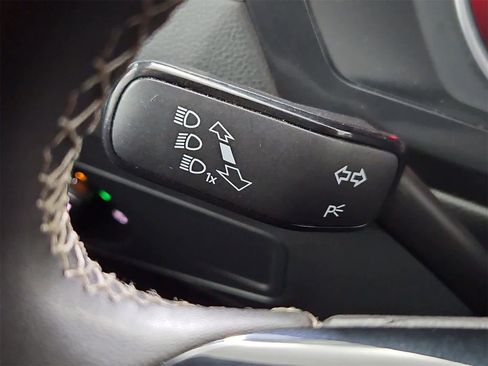 Used 2021 Volkswagen Tiguan SE image 26