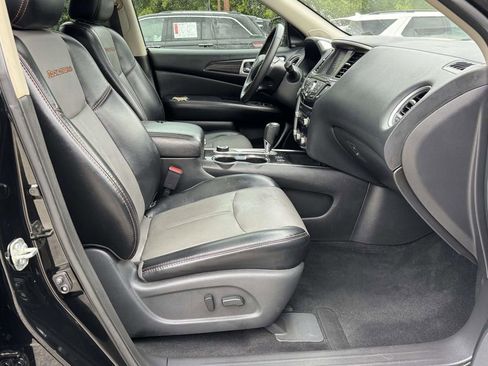Used 2020 Nissan Pathfinder SL AWD/4WD image 13
