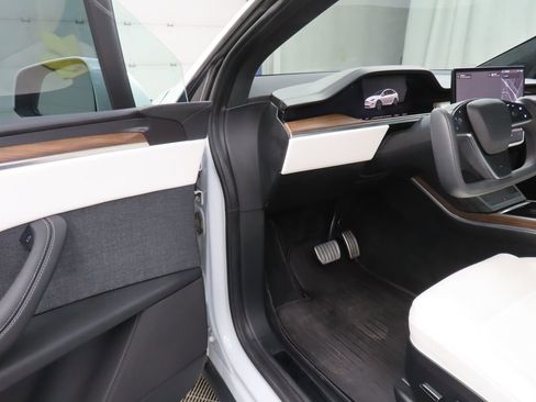 Used 2023 Tesla Model X image 54