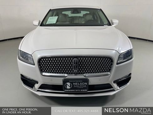 Used 2017 Lincoln Continental Select w/ Technology Package FWD image 2