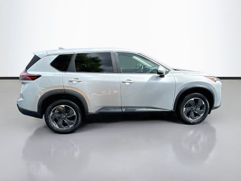 Used 2025 Nissan Rogue SV FWD image 8