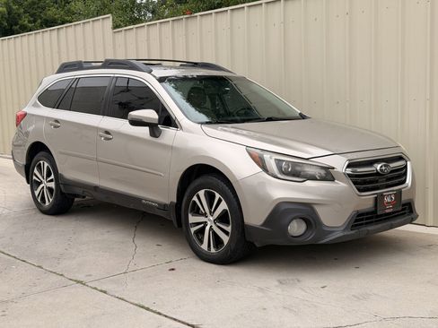 Used 2018 Subaru Outback 2.5i Limited AWD/4WD image 2