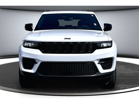 Certified 2023 Jeep Grand Cherokee Altitude AWD/4WD image 4