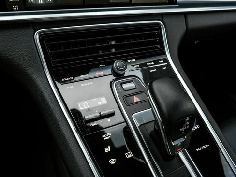 Used 2018 Porsche Panamera 4 AWD/4WD image 27