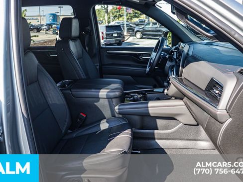 Used 2025 Chevrolet Suburban RST image 24