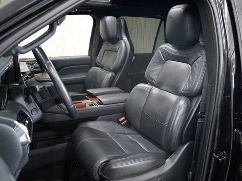 Used 2023 Lincoln Navigator Reserve AWD/4WD image 27