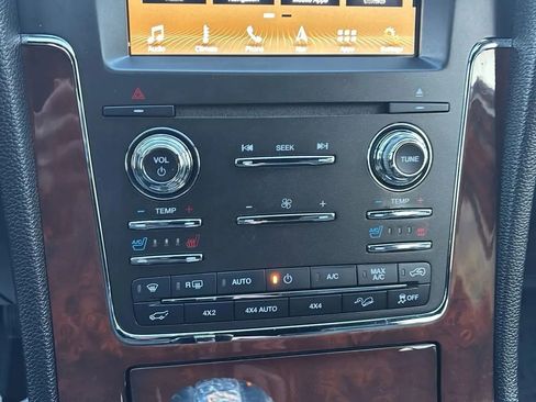 Used 2016 Lincoln Navigator Select image 17