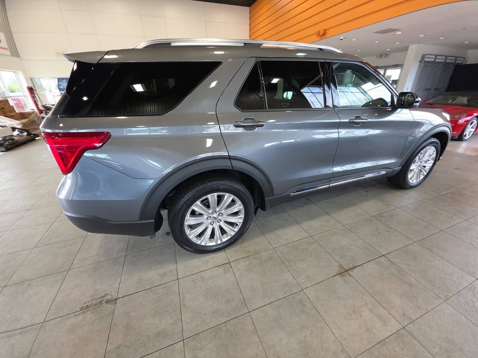 Used 2024 Ford Explorer Limited w/ Equipment Group 301A AWD/4WD image 6