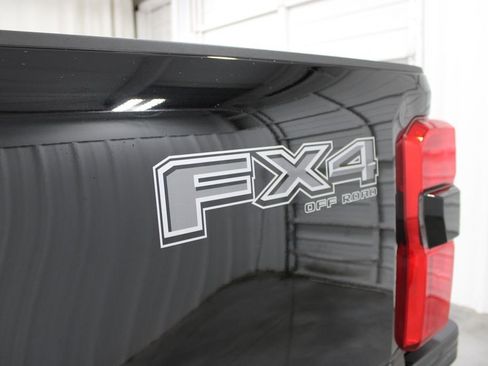 New 2026 Ford F250 Lariat w/ Black Appearance Package image 28