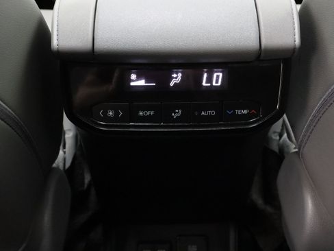 Used 2023 Toyota Highlander Limited FWD image 31