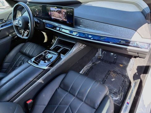 Used 2025 BMW 760i xDrive w/ Executive Package AWD/4WD image 14