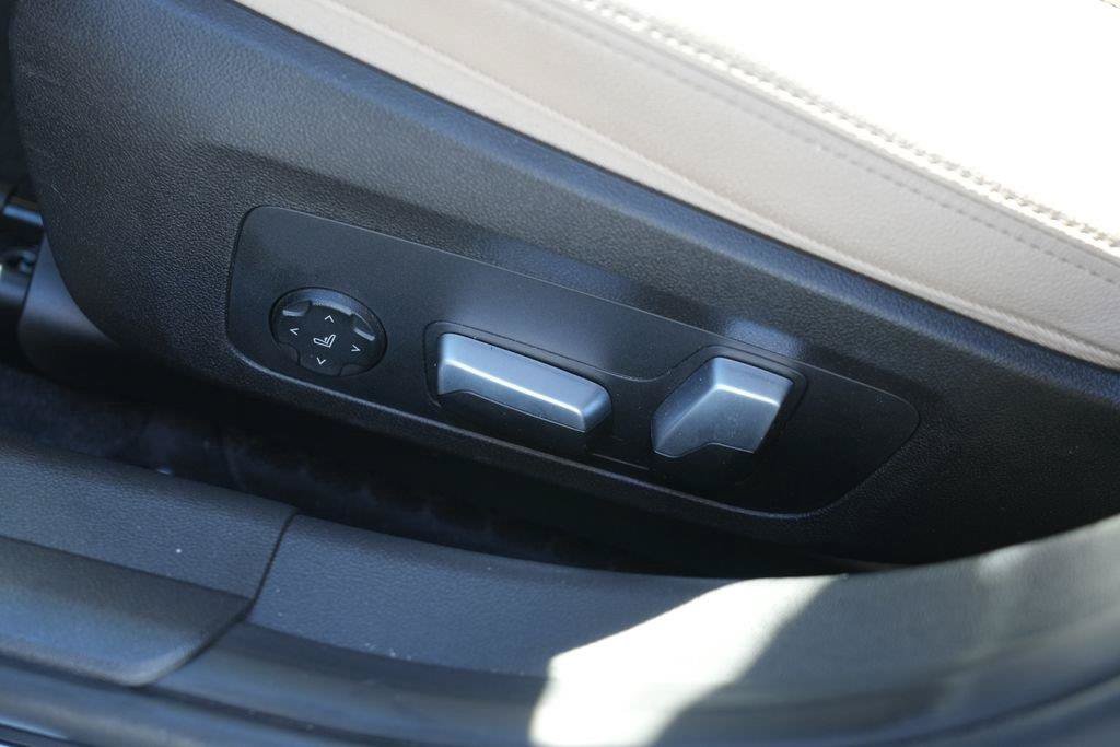 Used 2023 BMW 330i Sedan w/ Premium Package RWD image 11